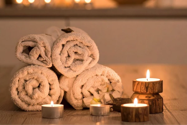 Le massage &agrave; la bougie a de nombreux bienfaits sur la peau
