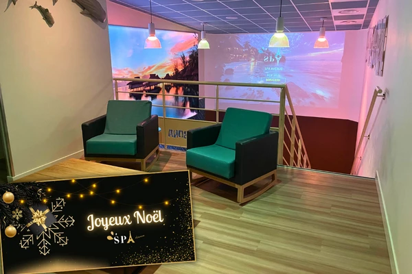 Carte cadeau SPA Avenue présentée devant un espace de détente privatif