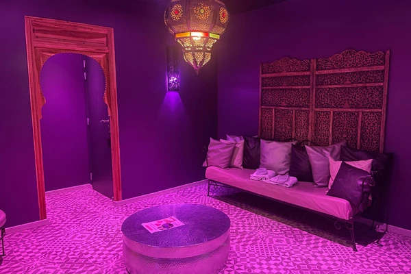 Coin salon d'un espace privatif Spa Avenue pour se détendre en toute intimité