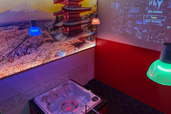 Espace de détente privatif Spa Avenue avec jacuzzi pour un moment de bien-être à deux